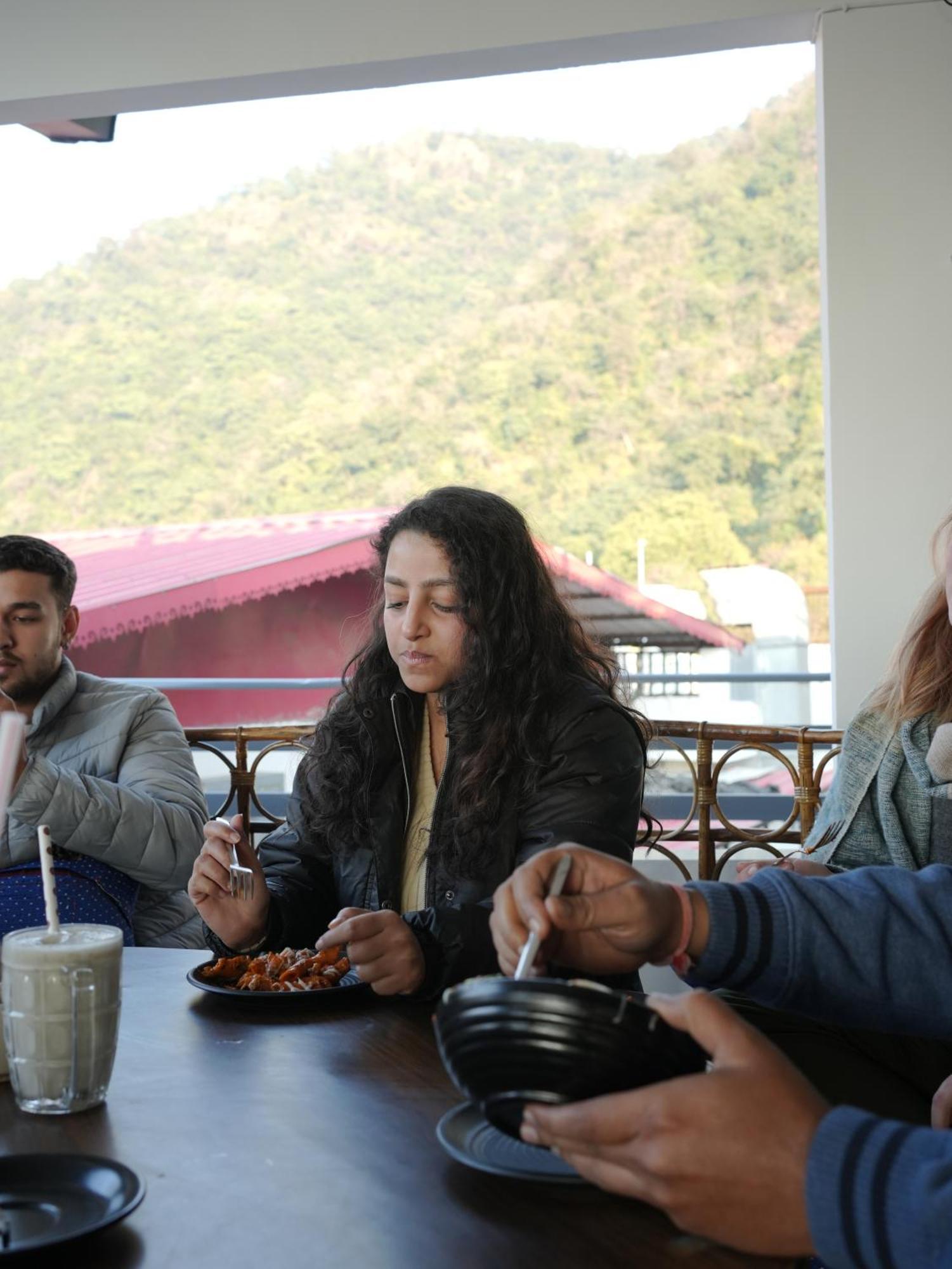 Skyard Rishikesh, Laxman Jhula Hostel Ngoại thất bức ảnh
